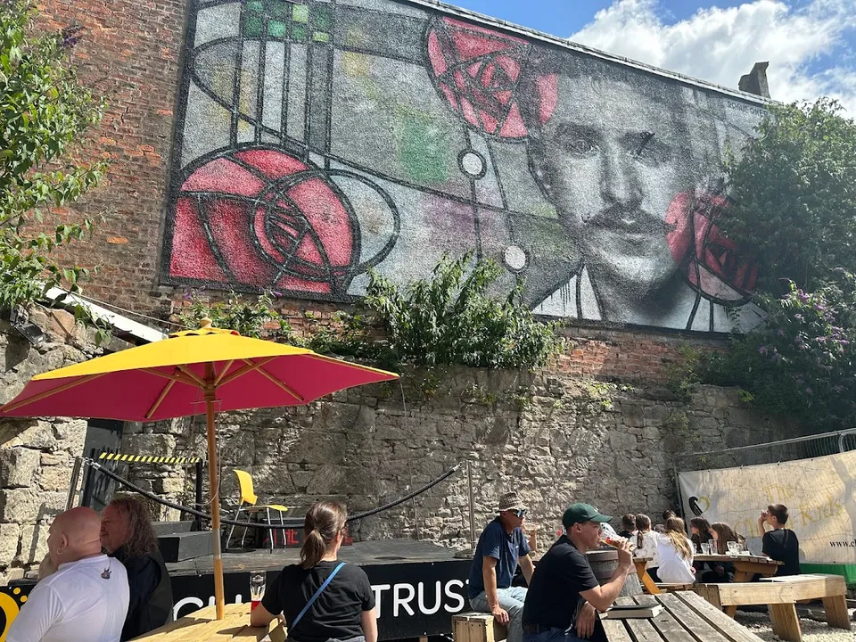 Clutha & Victoria Bar — photo 3