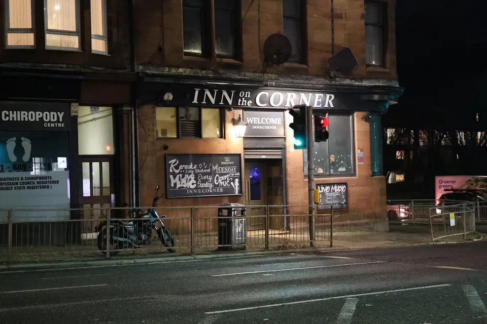 Inn on the corner — photo 1