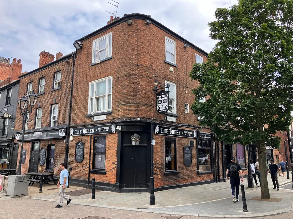 The Queen Crafthouse — photo 4