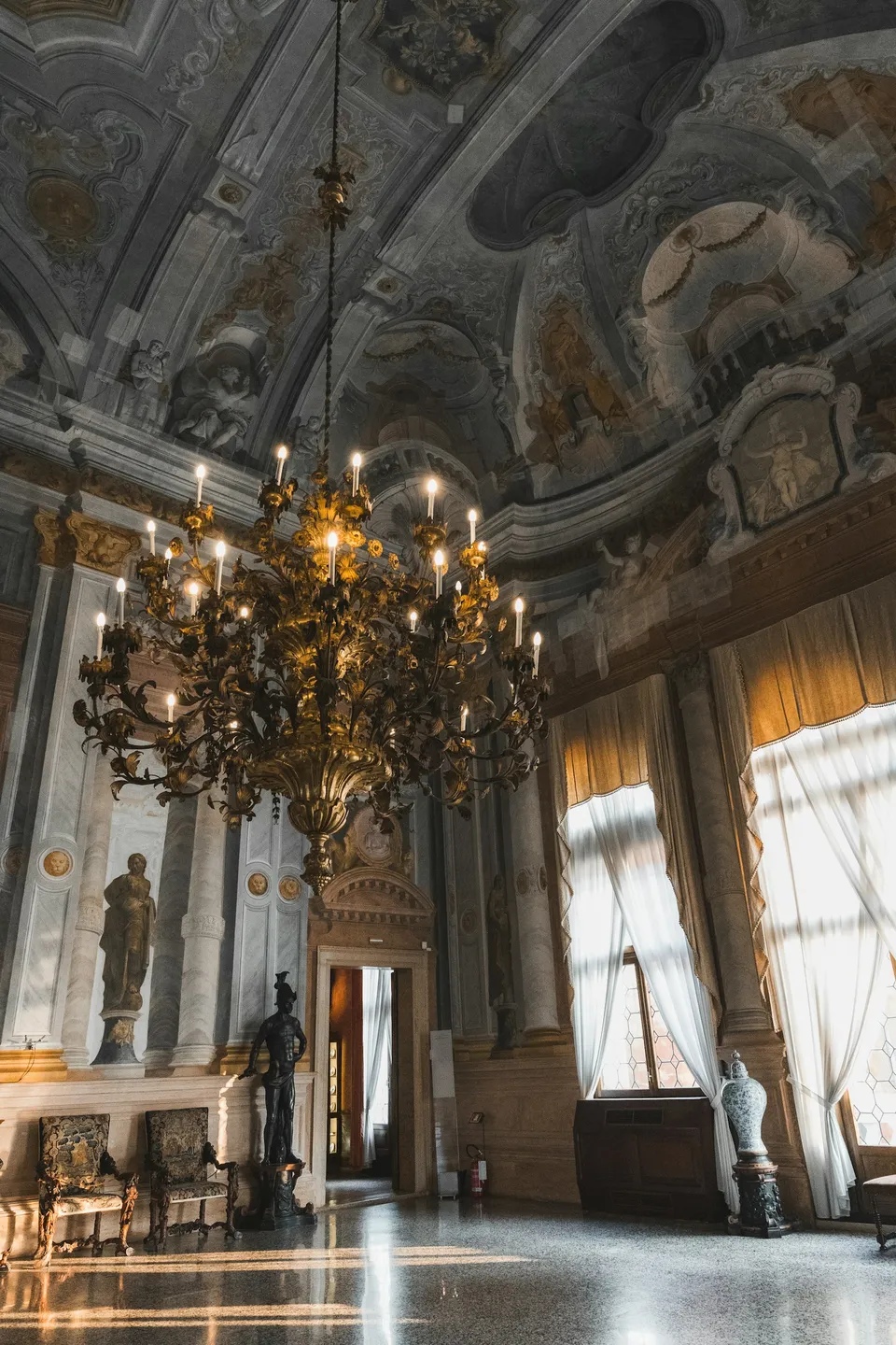 The ceiling and chandelier