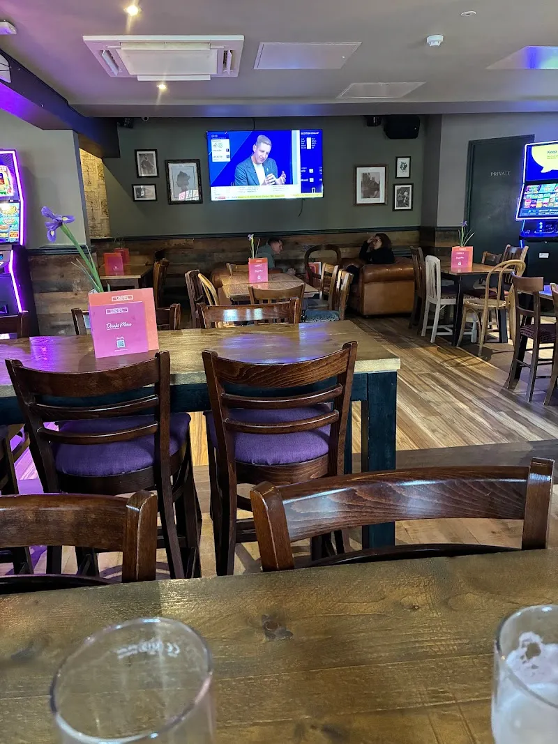 The Queens Head — photo 3